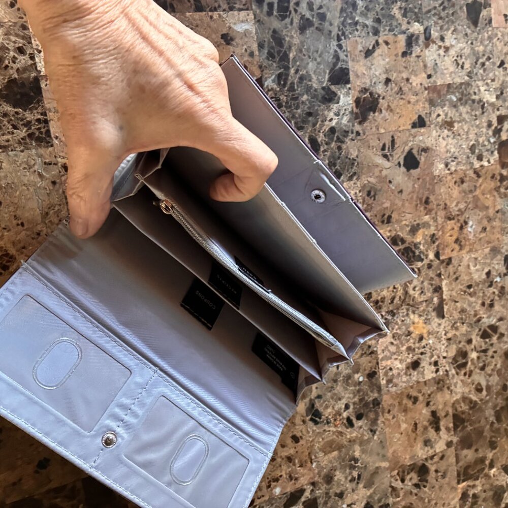 Purple RFID protection Mundi brand wallet has slots for coupons, receipts - Picture 4 of 6